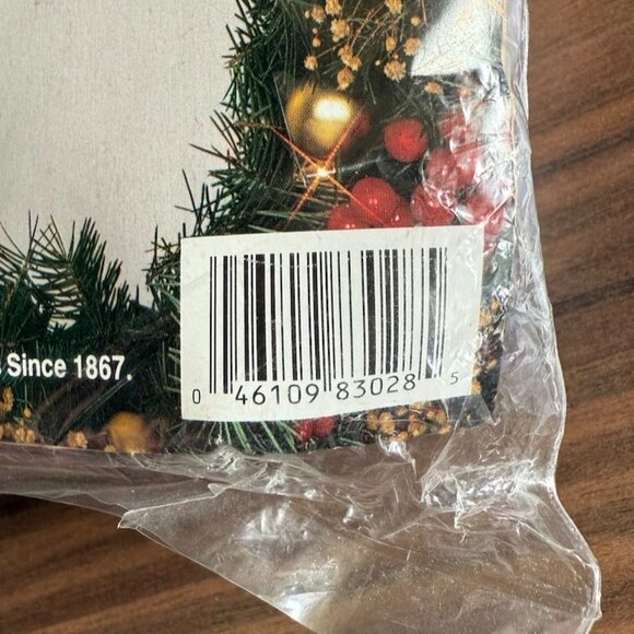 Bucilla Holly Jolly Santa Felt Wreath Kit 18" Round Holiday Craft Kit Sealed - Picture 5 of 5